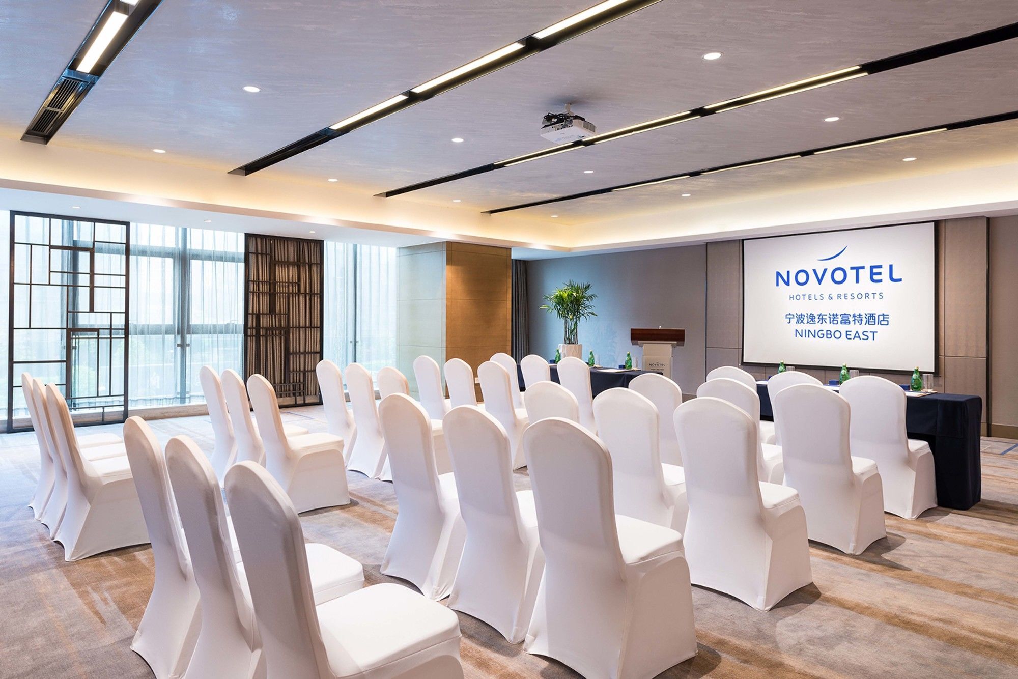 Novotel Ningbo East Экстерьер фото